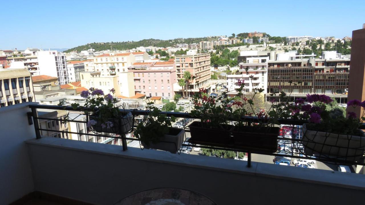 Luna Rossa Rooms Cagliari Luaran gambar