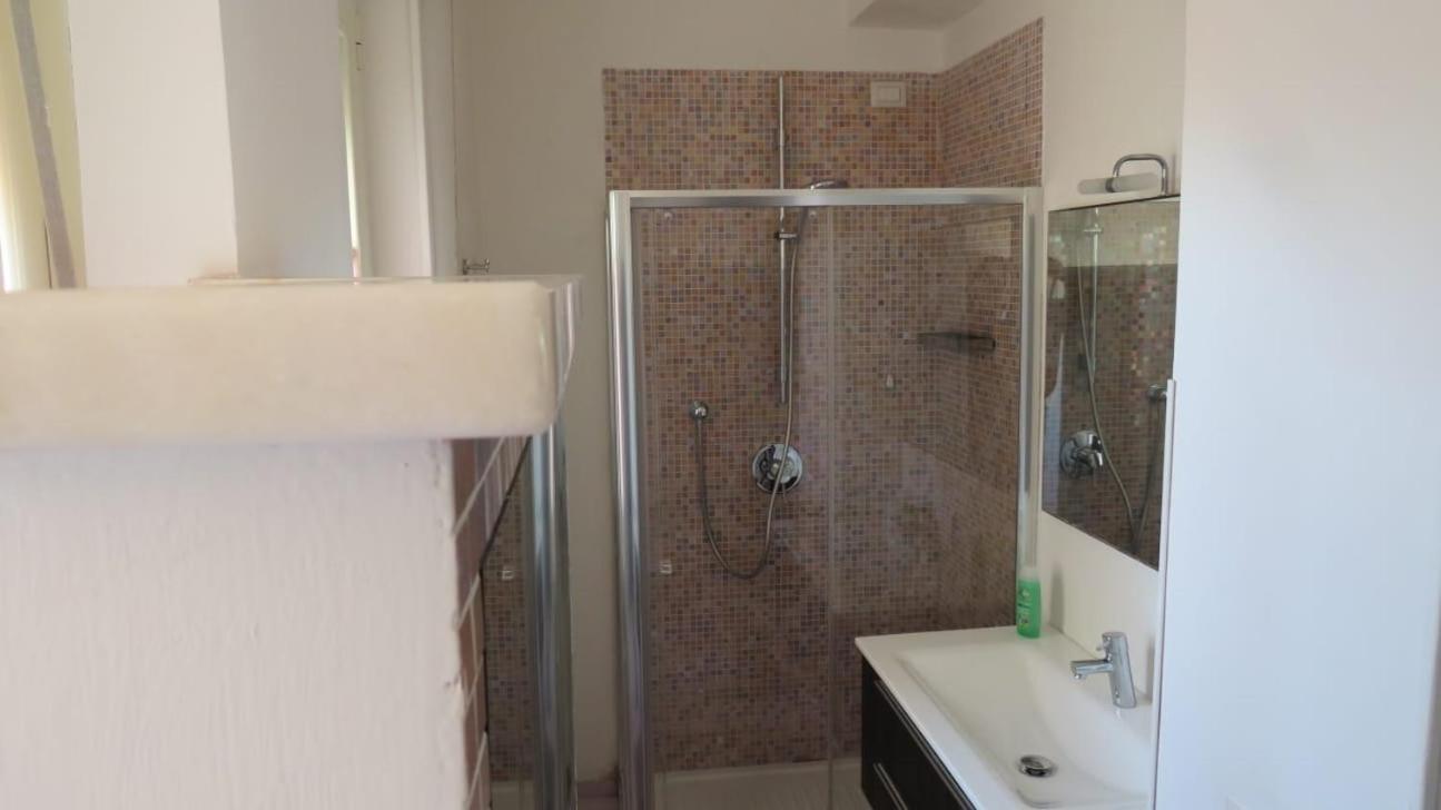 Luna Rossa Rooms Cagliari Bilik gambar