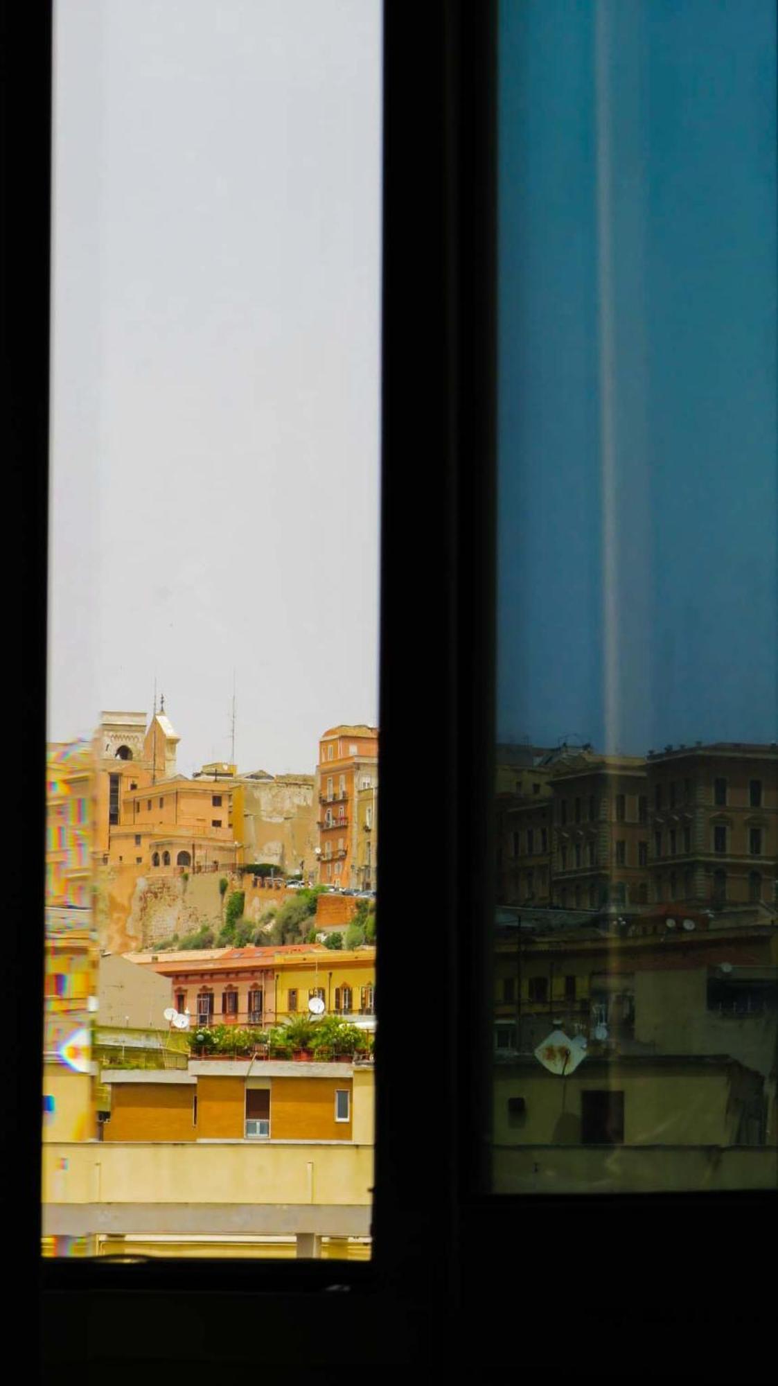 Luna Rossa Rooms Cagliari Bilik gambar
